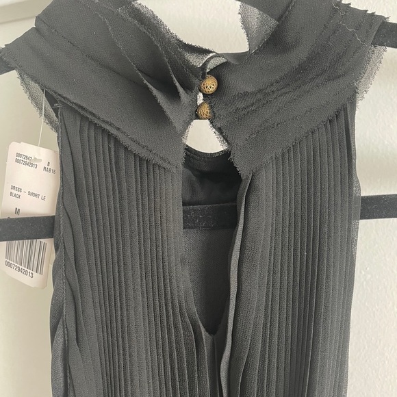 Black Pleated Halter Dress - Picture 5 of 8